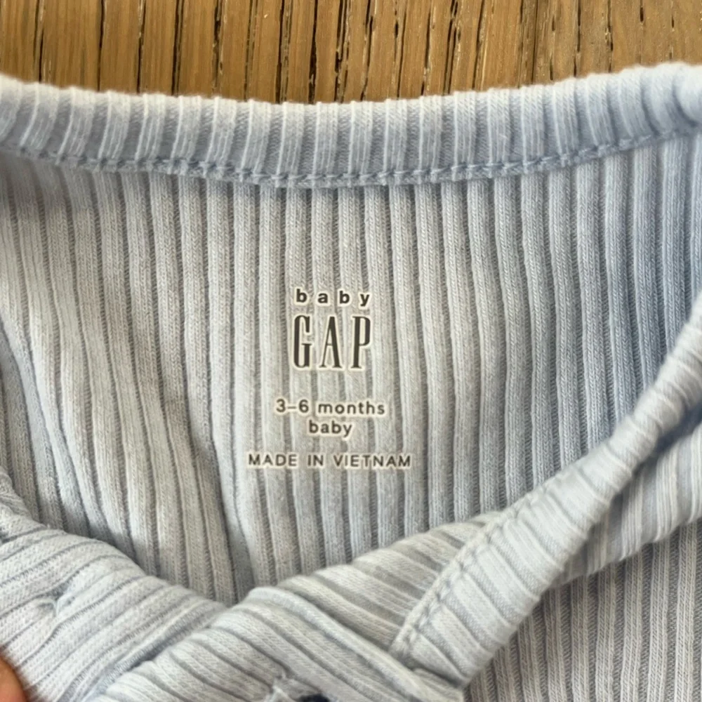 Baby Gap 0-3 month Onsie short sleeve branan bear Tan Stripe Blue Ribbed Neutral